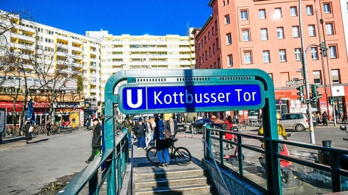 Ngắm kiến trúc lạ mắt tại Kottbusser Tor/7473674_Kottbusser_Tor_inKreuzberg (700x393, 132Kb)