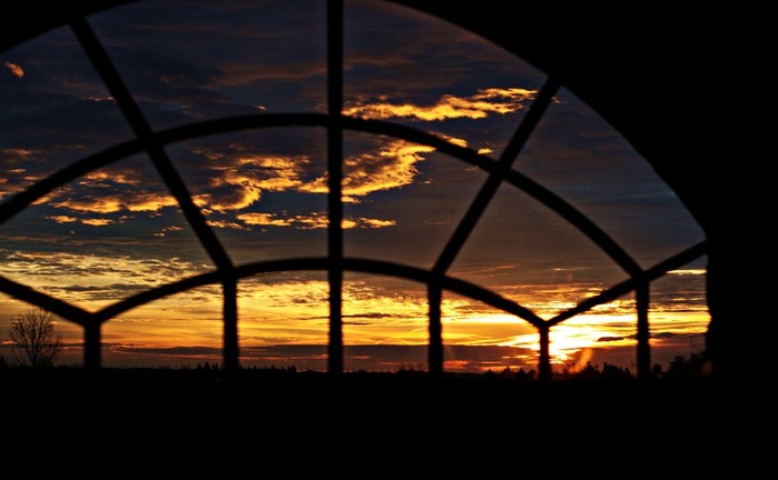 morning-blue-sunset-orange-Sun-black-color-colour-window-colors-sunshine-yellow-clouds-contrast-sunrise-pretty-colours-bright-365-colourful-framing-coloful-thatsnifty-1075787 (700x432, 57Kb)