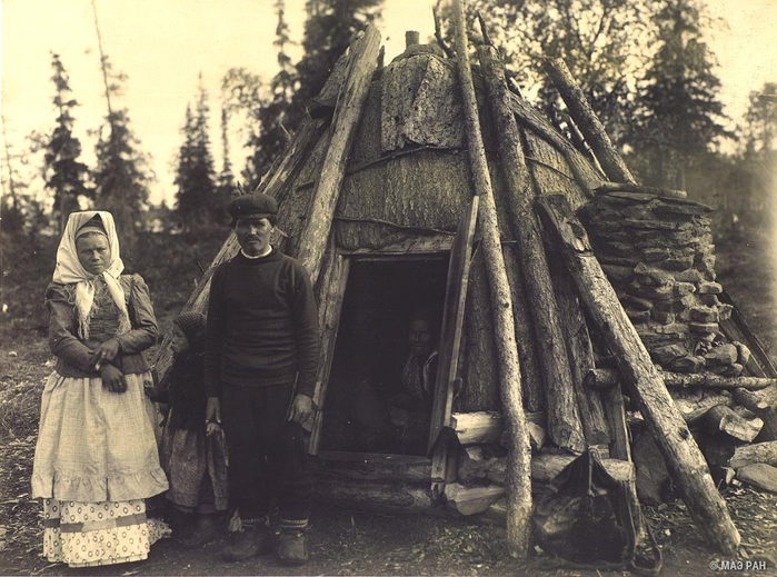  оссия  Семья лопаря Голых, Архангельская губерния 1908 год (700x519, 648Kb)