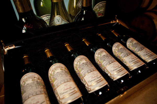 Thomas_Arvid_wine_ellar_17 (600x400, 229Kb)