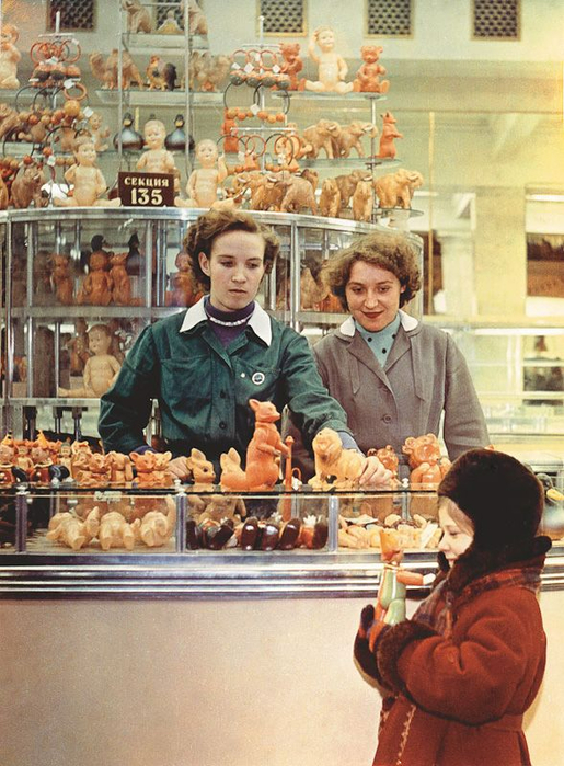 ссср  В центральном Детском мире, Москва 1957 год (515x700, 427Kb)