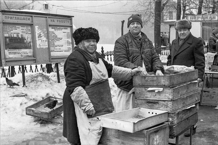 ссср Продавцы пирожков. Москва, 1989 год (700x465, 232Kb)