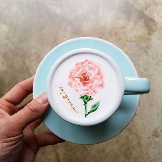 korejskij-barista-raduet-posetitelej-originalnym-kofe-3 (526x526, 129Kb)