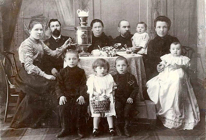  оссия Чаепитие 1900 год (699x476, 484Kb)