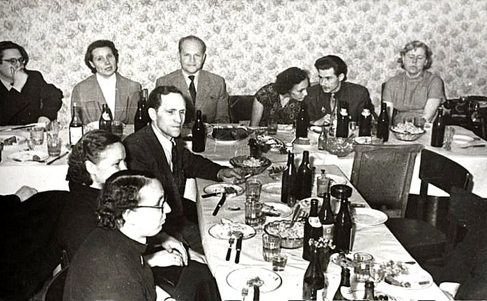 ссср Новогоднее застолье работников таллинского архива, 1958 год (700x432, 299Kb)