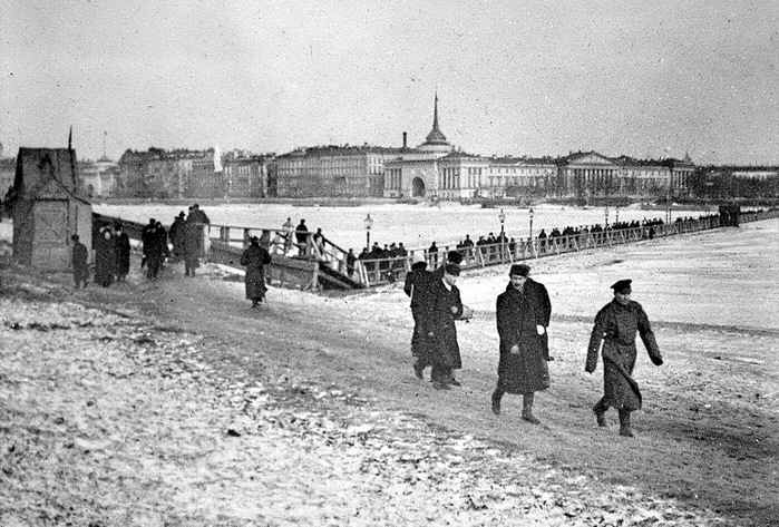  оссия Движение через Неву открывалось 20 января и продолжалось до 21 марта (700x473, 259Kb)