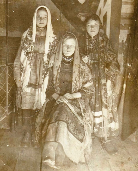  оссия Девушки 1900 год (566x700, 685Kb)