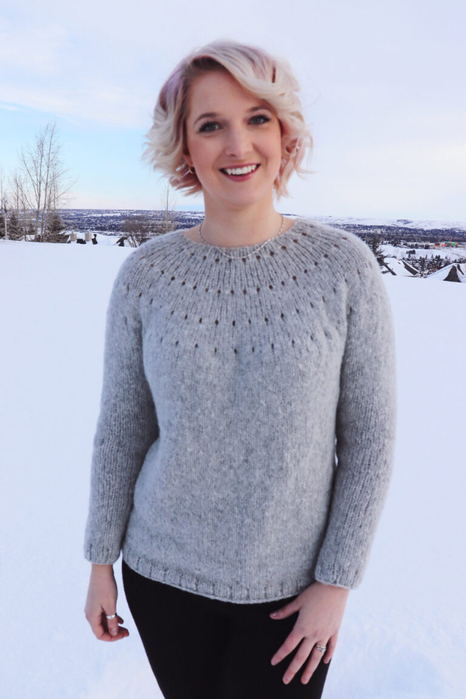 Вязание спицами. Джемпер Easy Eyelet Yoke.