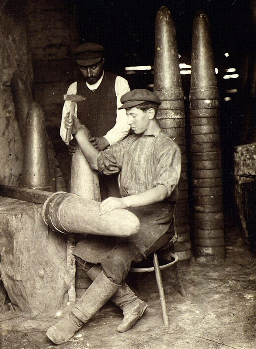 Р РѕСЃСЃРёСЏ Р•РІСЂРµРё - Р¶РµСЃС‚СЏРЅС‰РёРєРё, СЂР°Р±РѕС‚Р°СЋС‰РёРµ РІ СЃРІРѕРµР№ РјР°СЃС‚РµСЂСЃРєРѕР№, 1907 РіРѕРґ (514x700, 432Kb)