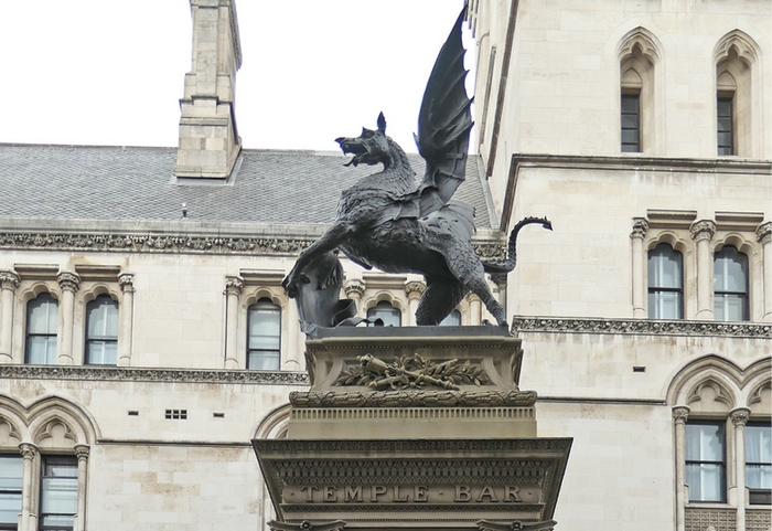 3109898__drakoni_london4 (700x481, 187Kb)
