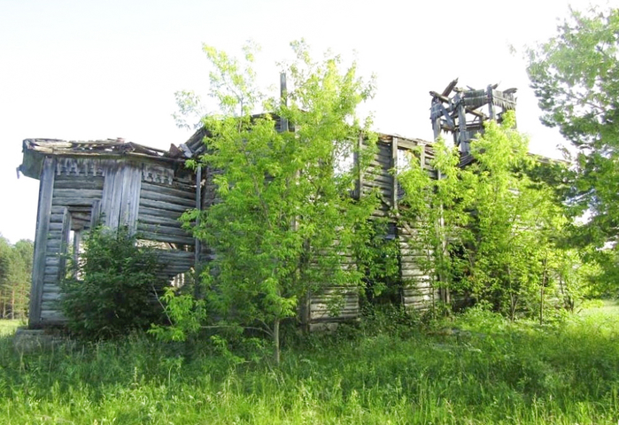 Занина. Церковь Успения Пресвятой Богородицы, 1915 г. из часовни, ХIX в. (700x480, 405Kb)
