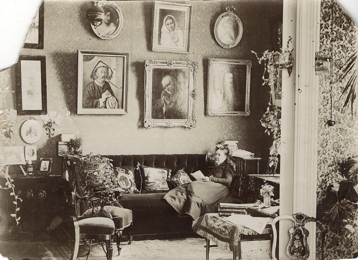 оссия В гостиной дома Евдокии Петровны Кузнецовой, Красноярск 1890 год (700x508, 355Kb)