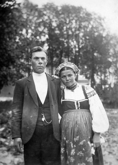 россия Молодая семья из Смоленска, 1897 год (500x700, 218Kb)