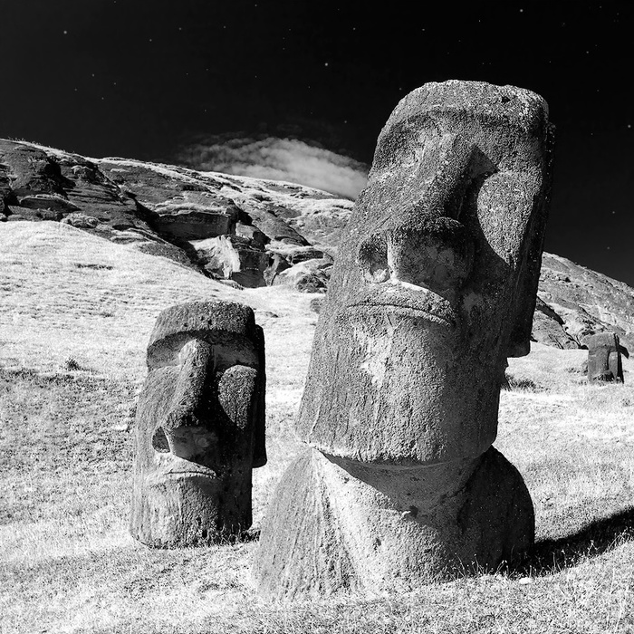 1   -  Easter Island (700x700, 256Kb)