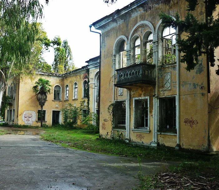 1650890331_73-vsegda-pomnim-com-p-sukhumi-gori-foto-78 (700x608, 132Kb)