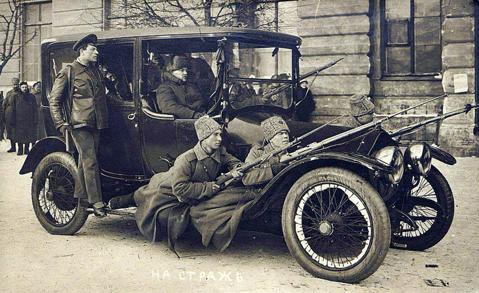 оссия «На страже». Петроград март 1917 года (700x428, 423Kb)