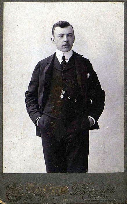  оссия Горин В.В., ученик-чертёжник на заводе Беллино-Фендериха, Одесса 1908 год (437x700, 323Kb)