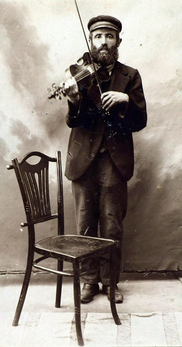  оссия Еврей-музыкант, Бессарабия 1904 год (367x700, 250Kb)