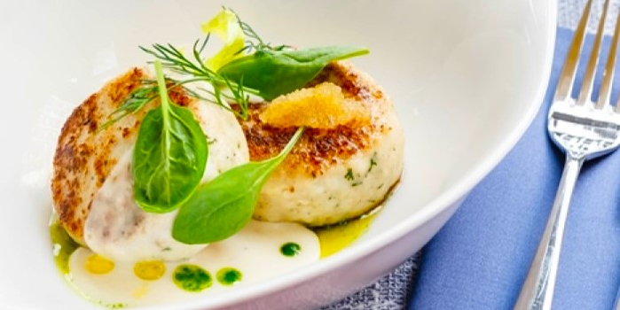 salmon-and-cod-fish-cutlets-with-spinach-and-pike-caviar-with-white-sauce-in-a-restaurant-serving-keto-paleo-fodmap-diet-food-close-up (700x350, 217Kb)