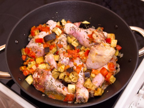 Куриная голень, тушенная с баклажанами и помидорами (2) (480x360, 169Kb)