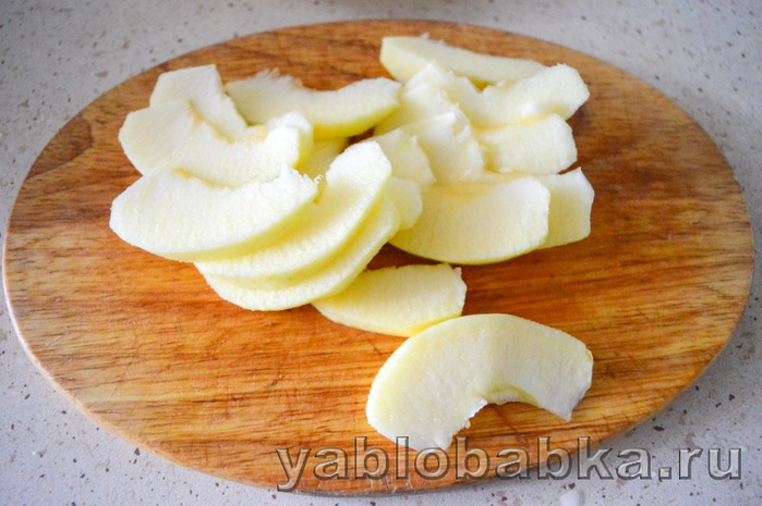 сметанная шарлотка с яблоками и грецкими орехами 11 (700x465, 344Kb)