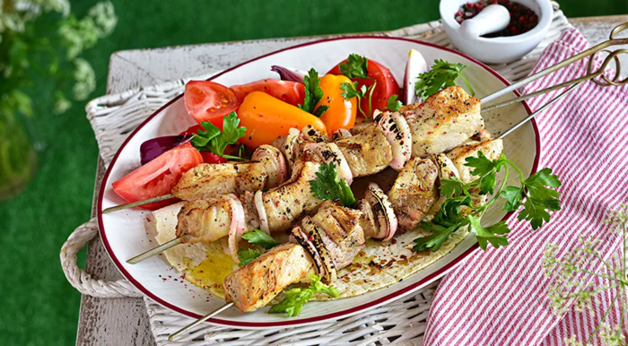 3085196_Screenshot_20250422_at_120120_Sovetskii_shashlik_s_yksysom_i_lykom_poshagovii_recept_s_foto_na_1264_kkal (700x386, 613Kb)