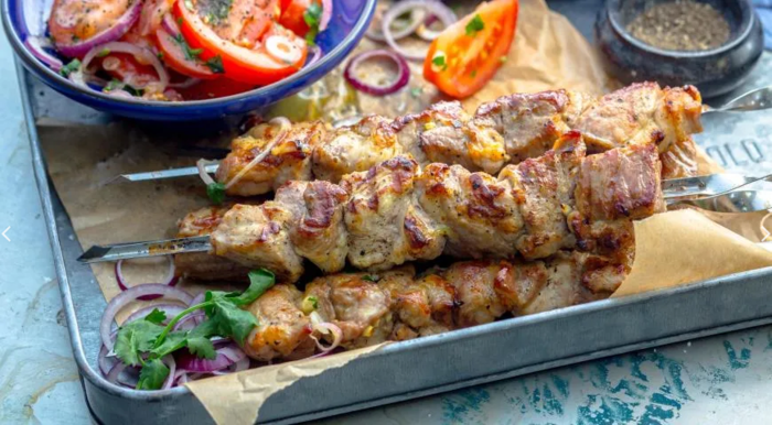 3085196_Screenshot_20250422_at_120053_Shashlik_iz_svinini_s_vinnim_yksysom_poshagovii_recept_s_foto_na_447_kkal (700x386, 536Kb)