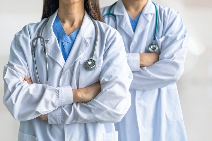 3790308_WhiteCoatDoctorsscaled (700x466, 182Kb)