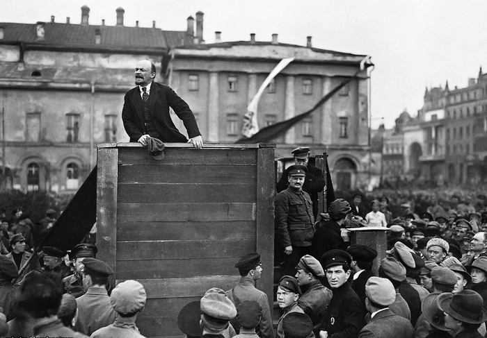 ссср Выступление Ленина в Москве перед солдатами, отправляющимися на фронт, 5 мая 1920 года (700x487, 218Kb)