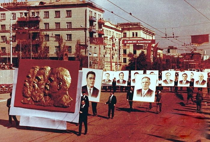ссср Первомай в Донецке 1967 год (700x472, 442Kb)
