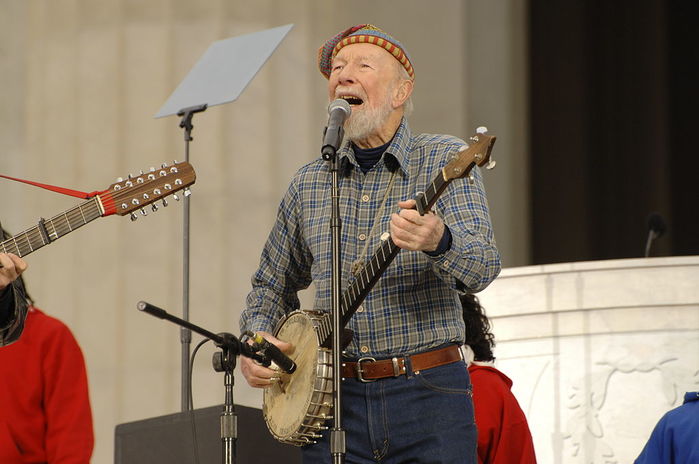 Pete_Seeger_sings (700x464, 51Kb)