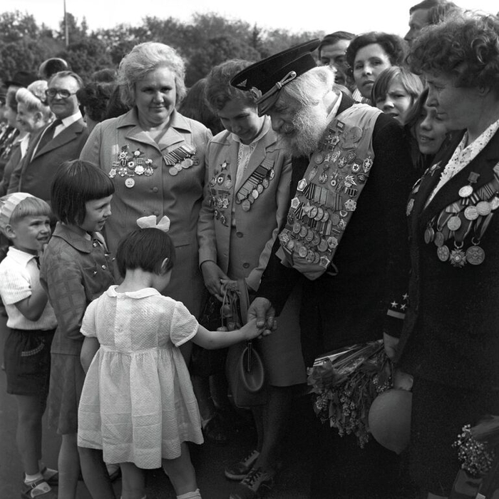 0 0 9 мая 1970 год (700x699, 282Kb)