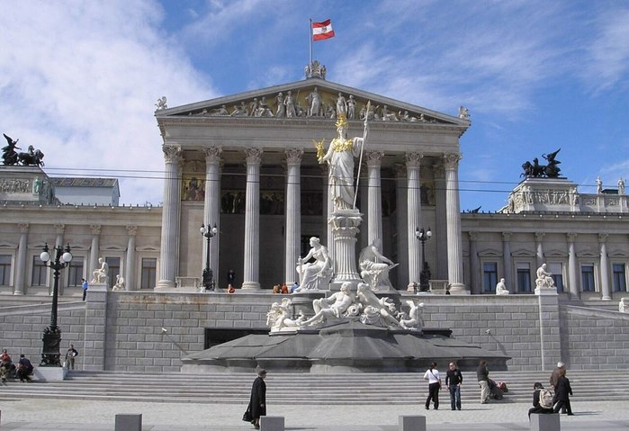 Austria_Parlament_Front-Ausschnitt (1) (700x479, 82Kb)