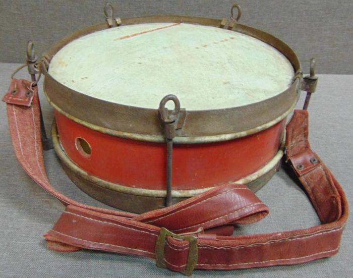 pionerskij_baraban_sssr_simvol_sovetskoj_epokhi_socrealizm_1950_60gg (700x551, 52Kb)