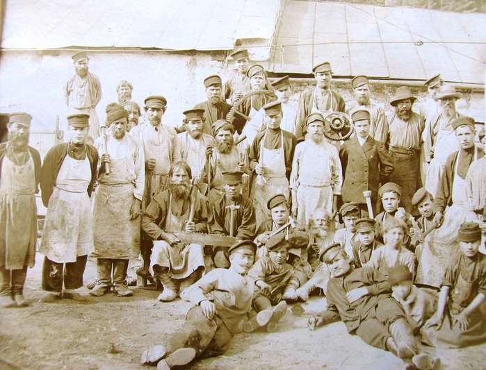 4397599_3masterovyedobryanskogozavoda_xixv_fotoizlichnogoarhivaavtora_ (700x533, 58Kb)