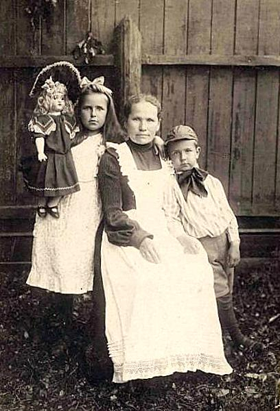  оссия Няня с детьми, 1910 год (408x600, 189Kb)