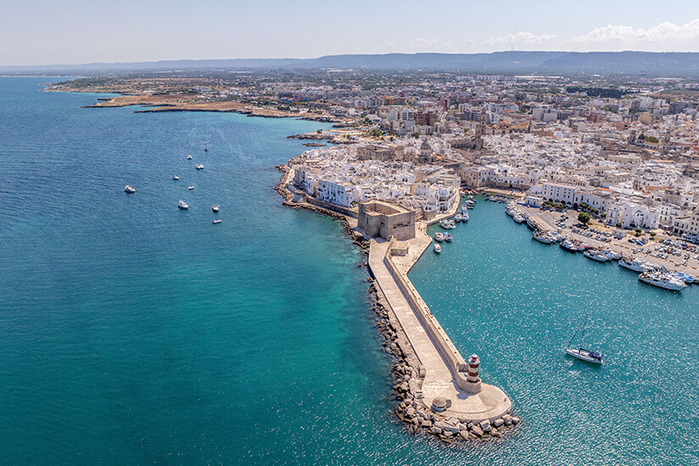 Blick-auf-Monopoli (900x666, 184Kb)