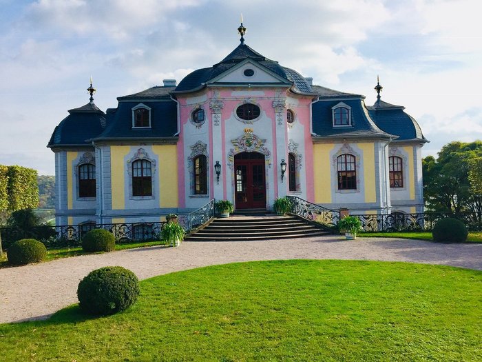 schloss-von-aussen (900x725, 98Kb)