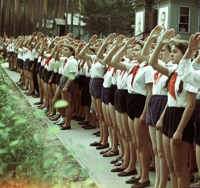 ссср Линейка в пионерлагере, 1960 год (700x659, 493Kb)