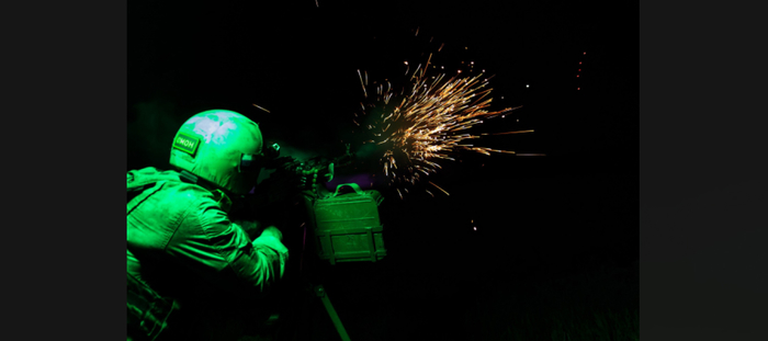7290319_Rosgvardeici_otrazili_ataky_bespilotnikov_VSY_v_LNR (700x311, 102Kb)
