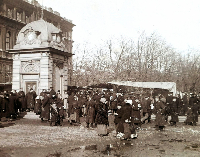  оссия Вербный базар на Конногвардейском бульваре, Петербург 1901 год (700x551, 437Kb)