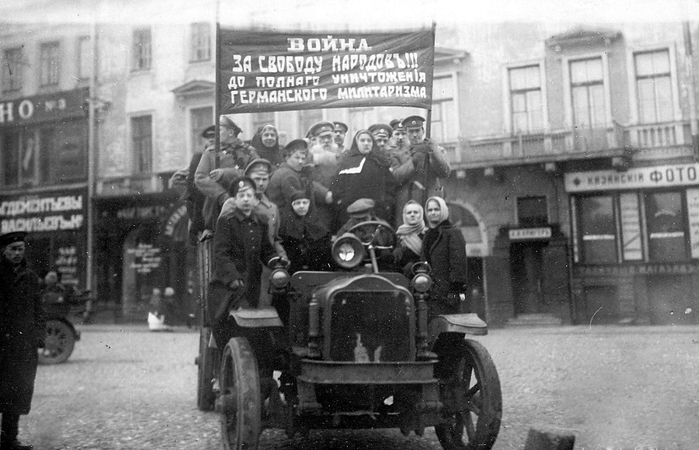  оссия Манифестация инвалидов империалистической войны, апрель 1917 года (700x450, 204Kb)