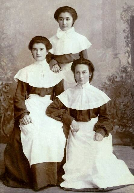  оссия Ученицы осетинки Ольгинского приюта, 1902 год (444x641, 163Kb)