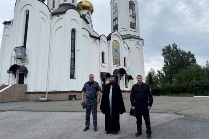 7290319_V_Ugre_Rosgvardiya_prinyala_ychastie_v_meropriyatiyah_posvyashennih_Kresheniu_Rysi (700x466, 33Kb)