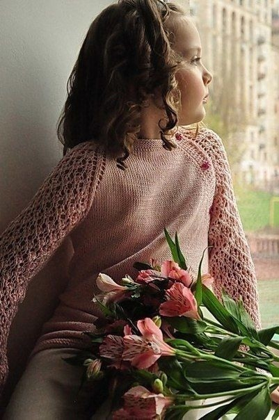 Вязание спицами. Милый джемпер для девочки.