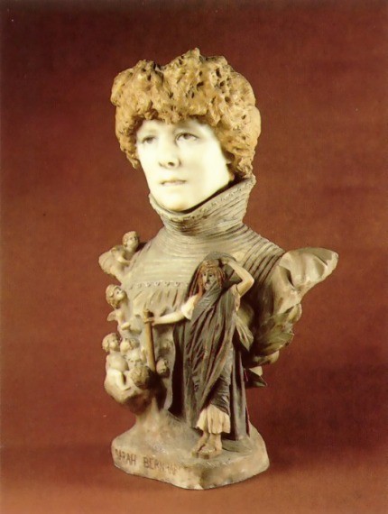 Пирожное сара бернар рецепт. 1167042 sarah bernhardt. Пирожное сара бернар рецепт фото. Пирожное сара бернар рецепт-1167042 sarah bernhardt. картинка Пирожное сара бернар рецепт. картинка 1167042 sarah bernhardt. Начнем мы с торта «Сара». Главными ингредиентами выступают тут не только упомянутые выше каштаны, но и белый шоколад, чай «Матча» и маракуйя. О последней, важно: маракуйю выбирайте очень зрелую, то есть плоды должны быть слегка мятыми.