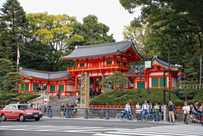 Yasaka-jinja -     ,   656 