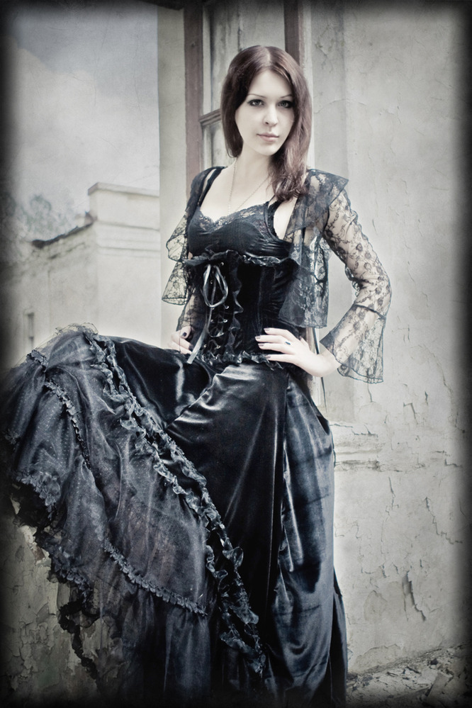Записи гота. Обложки старых готических альбомов. Готическое фото девушки 19 век. Ocean goth. Нужно отфотошопить 3 фотографии в готическом стиле примеры.