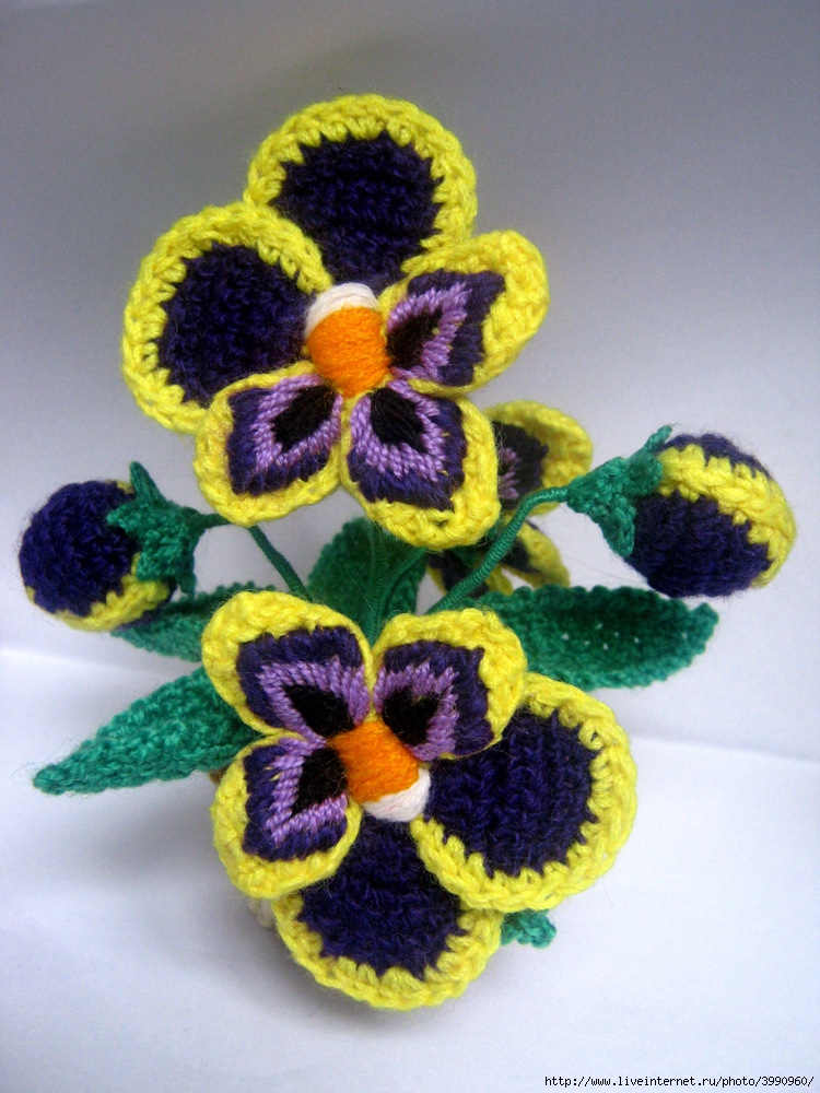 Crochet Flowers фиалка