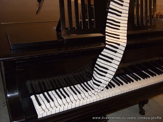Mikkels Piano Scarf